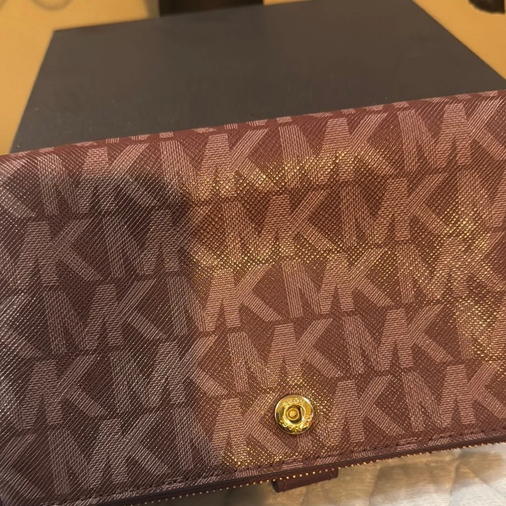 Michael Kors Burgundy Designer Women's Wallet/Wrislet In Great Condition - Picture 10 of 13
